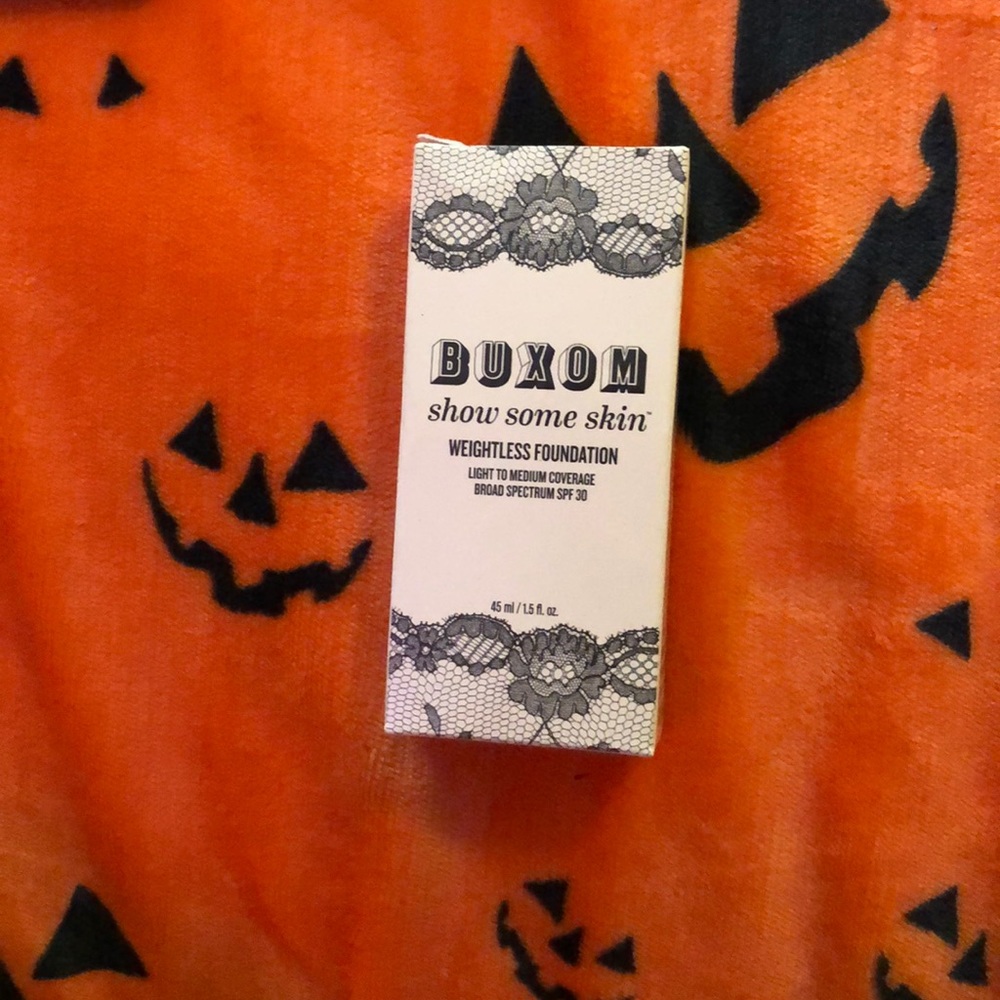 Buxom Show some skin foundation brand new!!